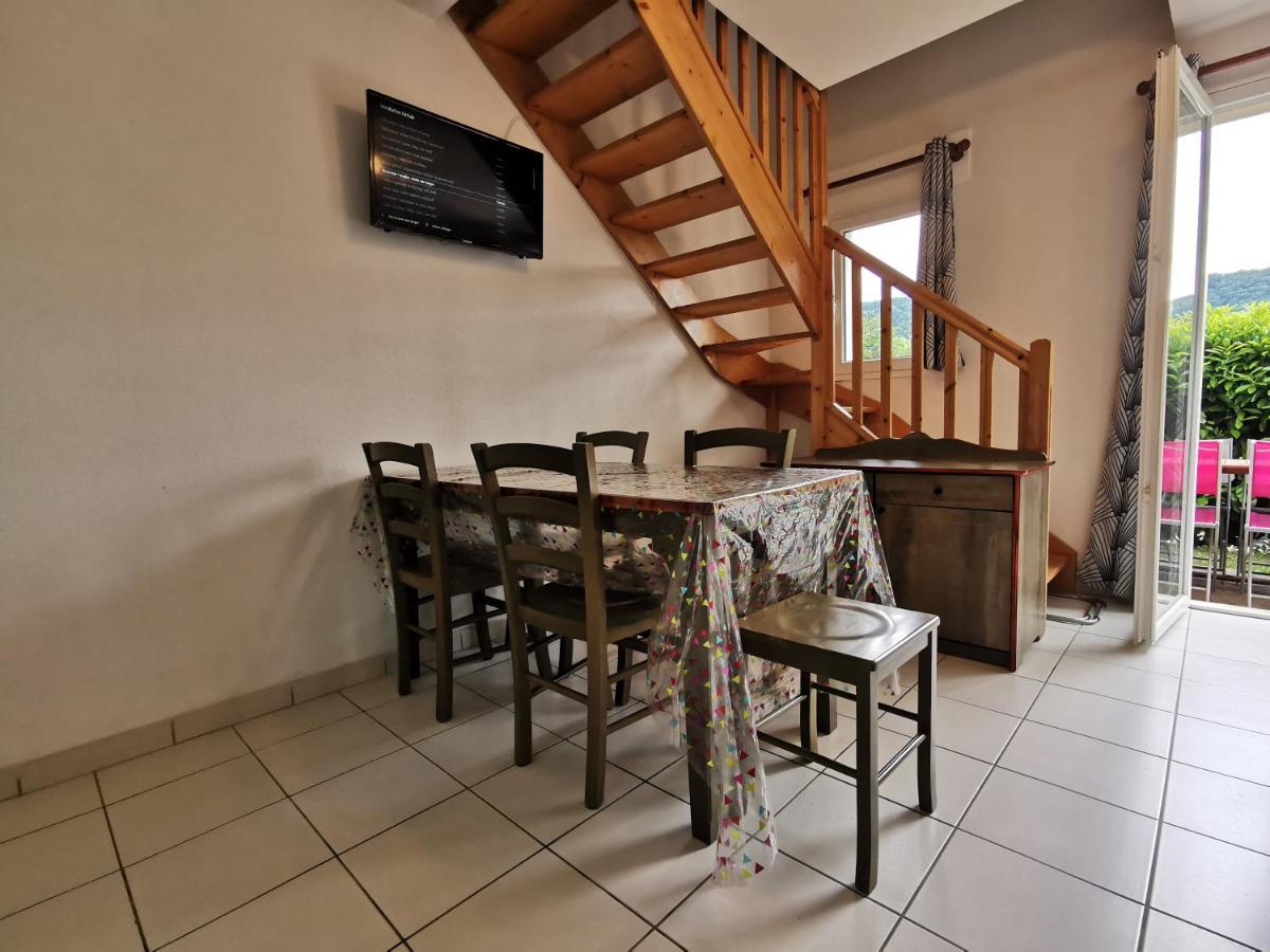 Apartamento Maison mitoyenne piscines chauffées et tourisme vert Saint-Geniez-dʼOlt Exterior foto