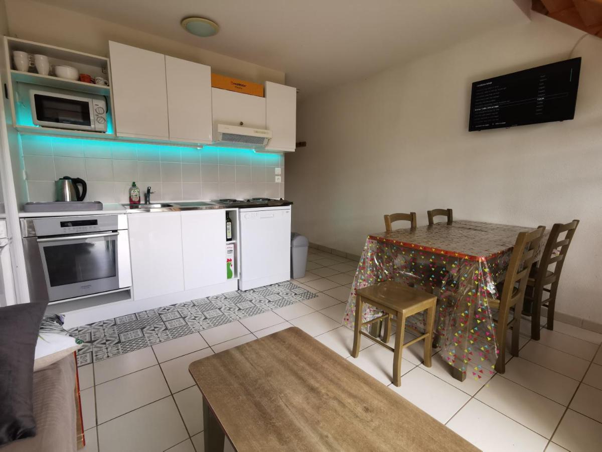 Apartamento Maison mitoyenne piscines chauffées et tourisme vert Saint-Geniez-dʼOlt Exterior foto