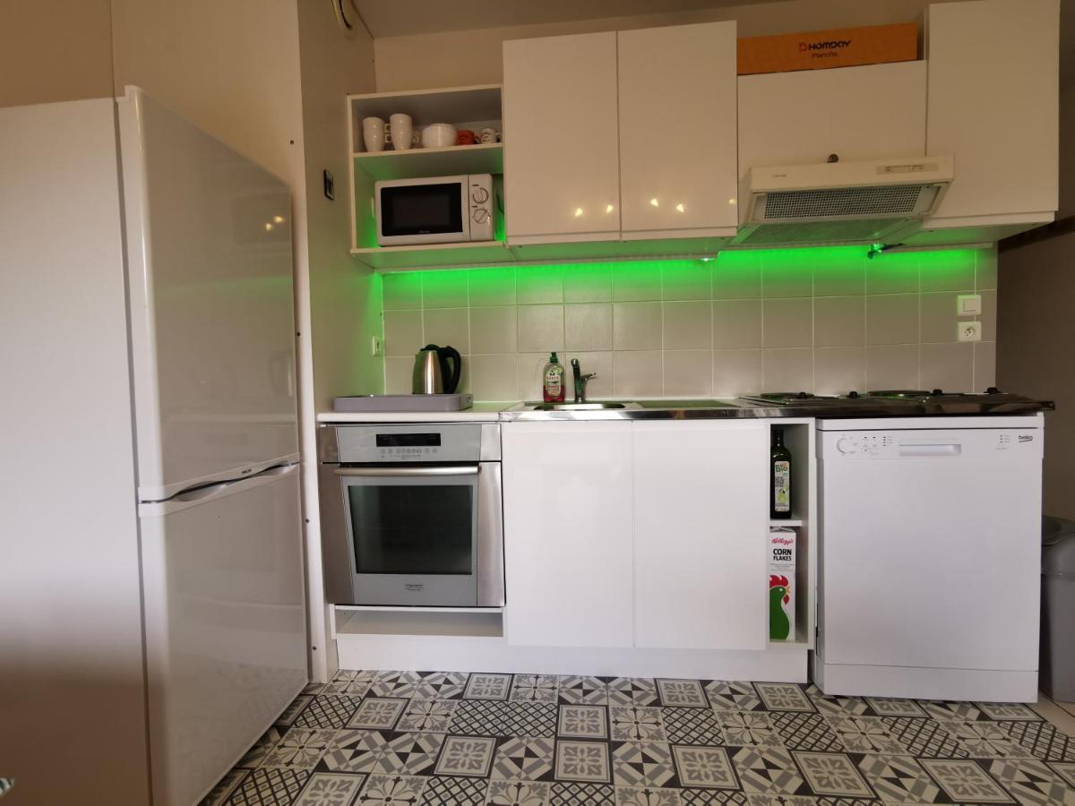 Apartamento Maison mitoyenne piscines chauffées et tourisme vert Saint-Geniez-dʼOlt Exterior foto